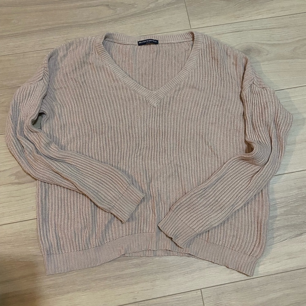 Brandy Melville Knit Sweater, sits very flattering on, super soft